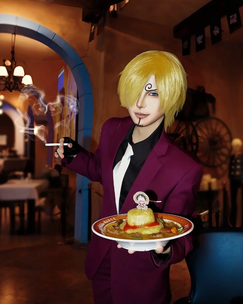 Ảnh cosplay One Piece trang phục đặc trưng được tái hiện rõ