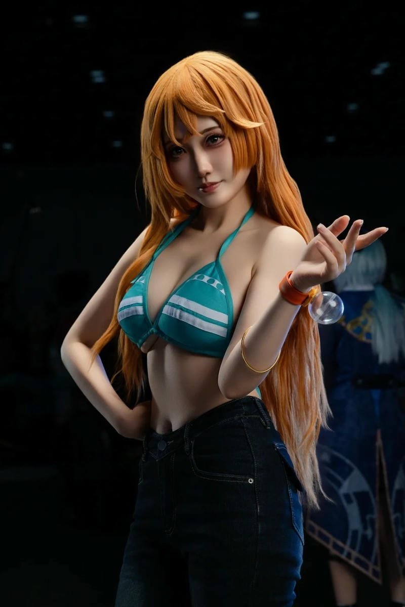 Cosplay Nami outfit cầm gậy hải tặc