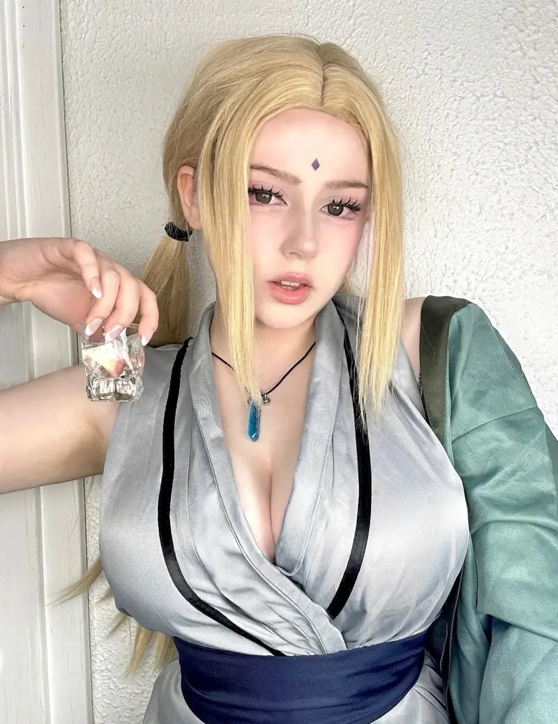 Cosplay Tsunade quyến rũ mê hoặc
