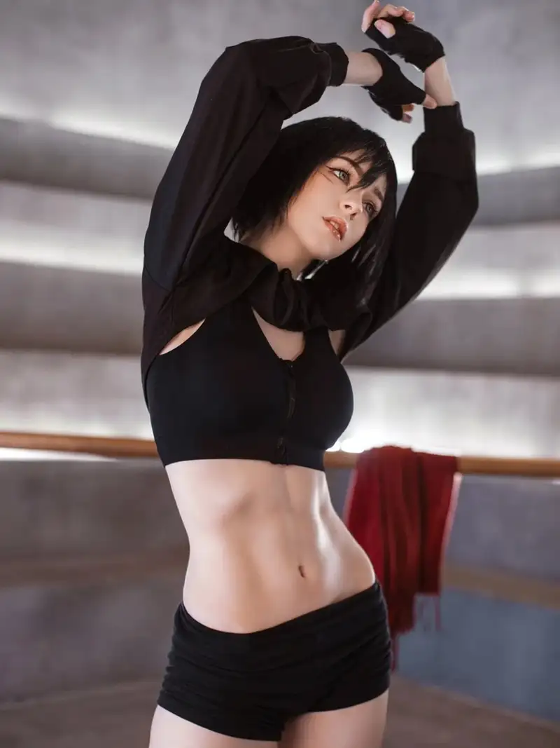 Cosplay anime nữ tạo dáng linh hoạt đầy cuốn hút