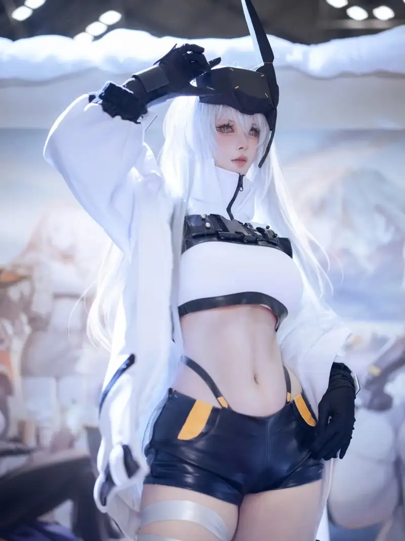 Cosplay anime nữ thần thái đáng yêu pha chút bí ẩn