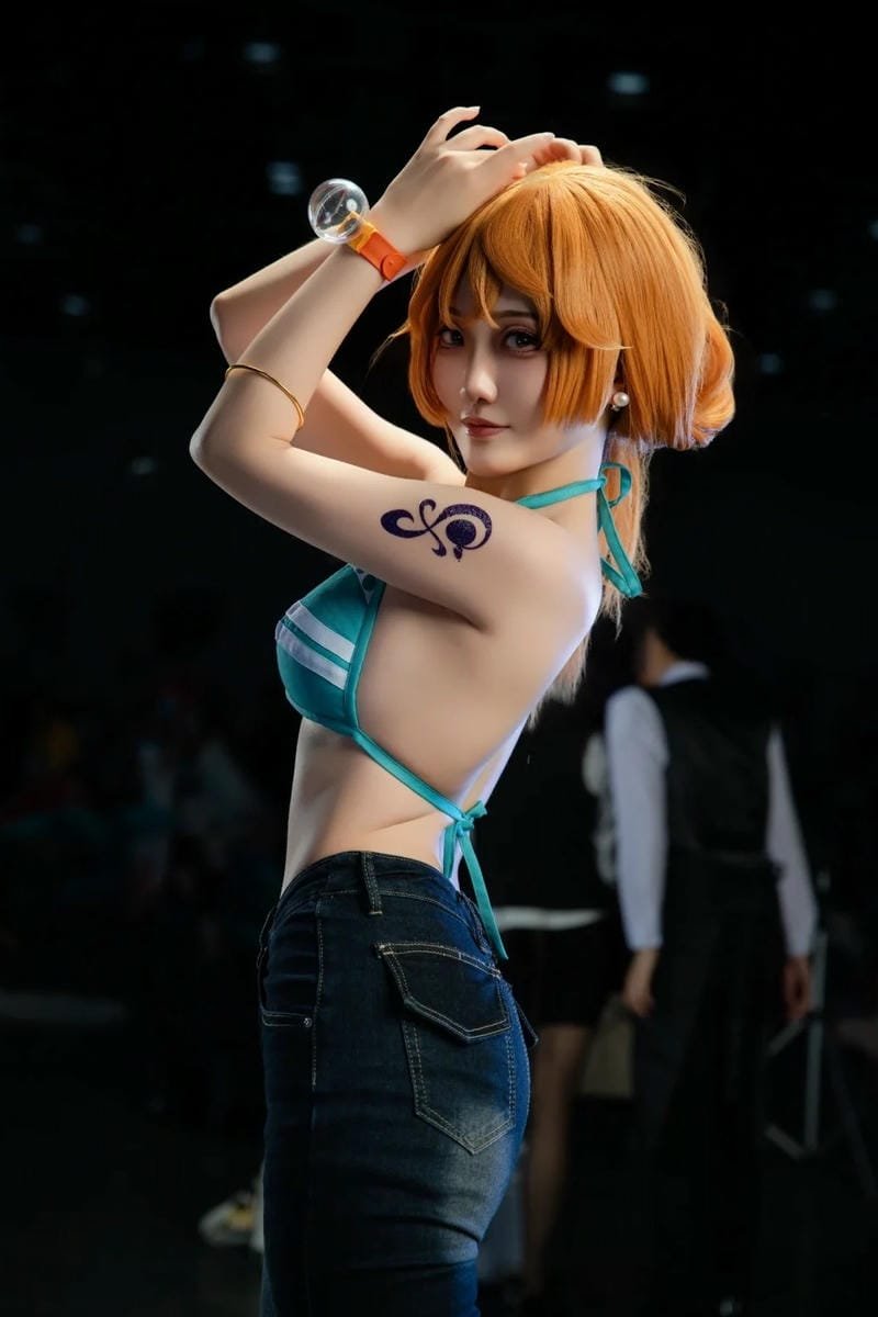 Hình Nami cosplay tạo dáng chuyên nghiệp anime