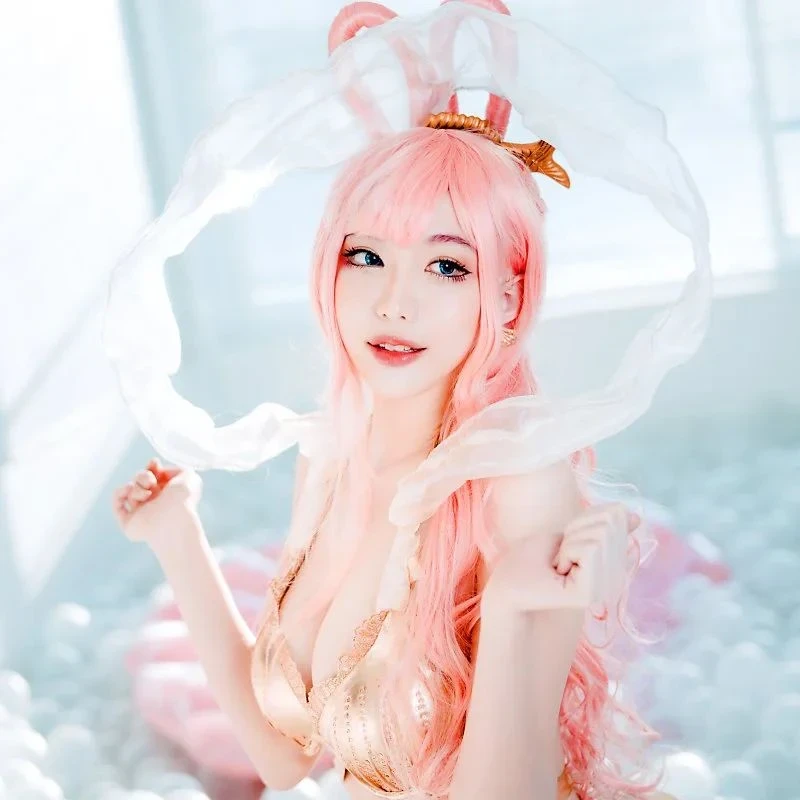 Hình cosplay anime nữ quyến rũ cuốn hút