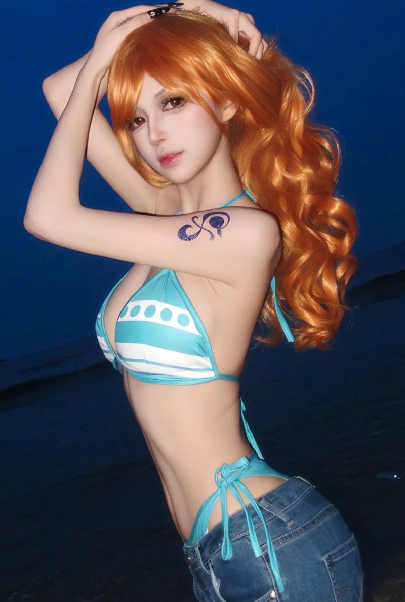 Nami cosplay áo bikini One Piece dễ thương