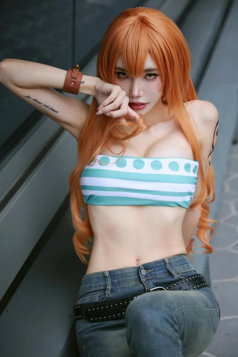 Nami cosplay tóc cam dài cùng phụ kiện