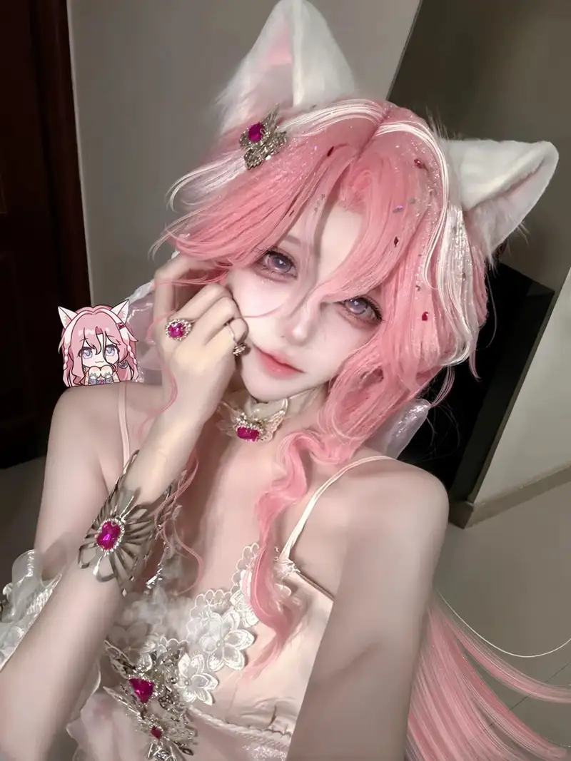 Người đẹp cosplay tạo hình cá tính và cuốn hút