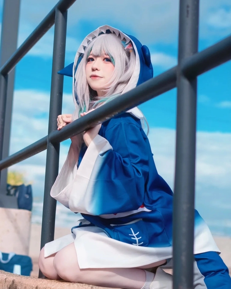Yaoyaoqwq Gawr Gura cosplay mang hình ảnh sinh động cuốn hút