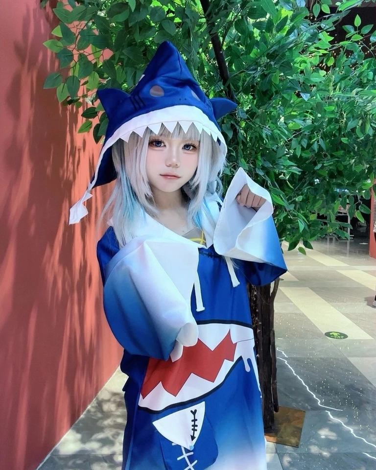 Yaoyaoqwq Gawr Gura cosplay mang phong cách ngộ nghĩnh cuốn hút