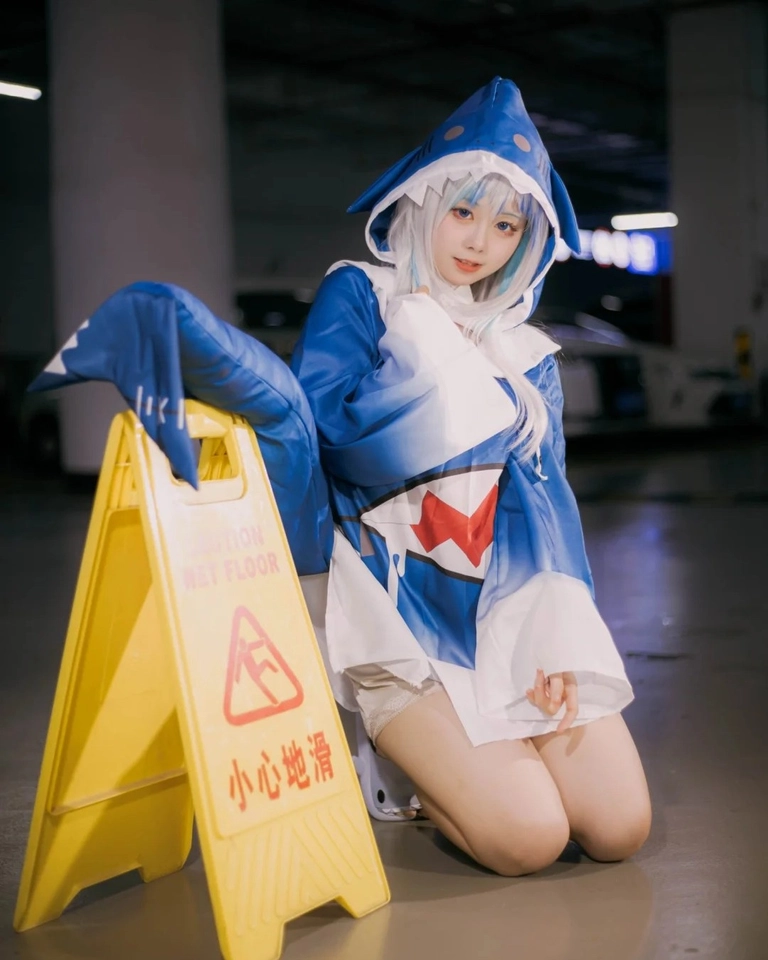 Yaoyaoqwq Gawr Gura cosplay phong cách dễ thương đầy cuốn hút