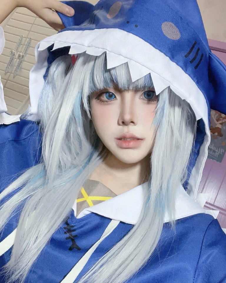 Yaoyaoqwq Gawr Gura cosplay tạo hình nổi bật với nét đáng yêu