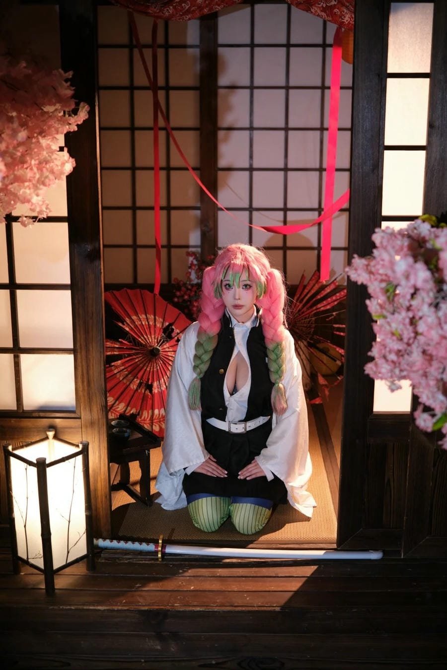 ảnh Mitsuri dễ thương phong cách anime hồng