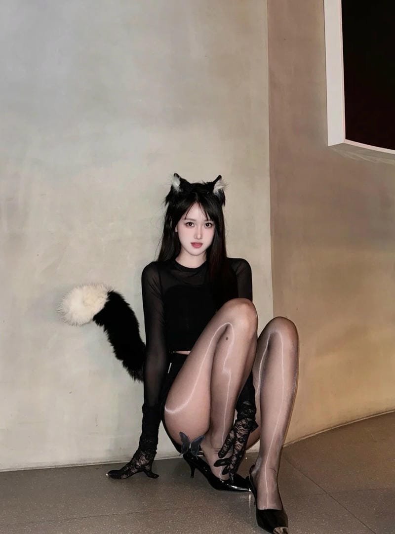 ánh chiều vàng nhuộm ảnh cosplay mèo