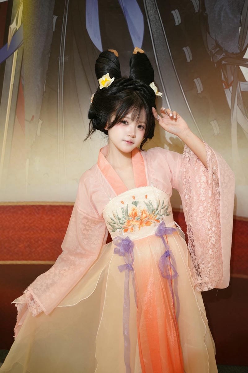 ảnh cosplay anime gái xinh tóc ngắn cổ trang