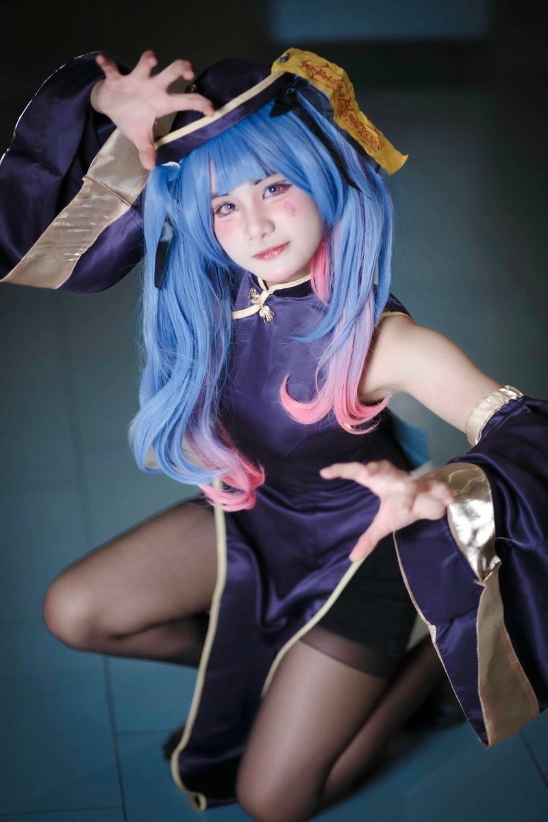 ảnh cosplay anime nữ phối cảnh ngoài trời