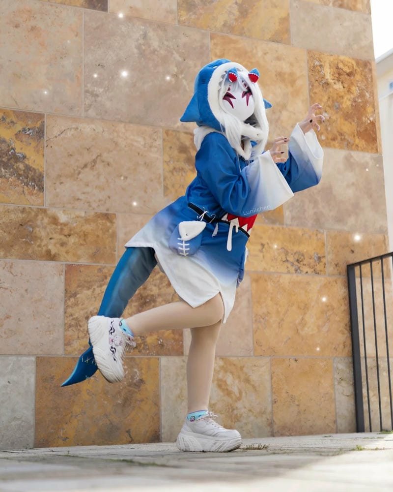 ảnh cosplay gawr gura full body chi tiết