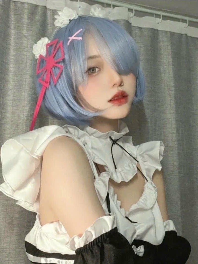 ảnh cosplay hầu gái chụp studio
