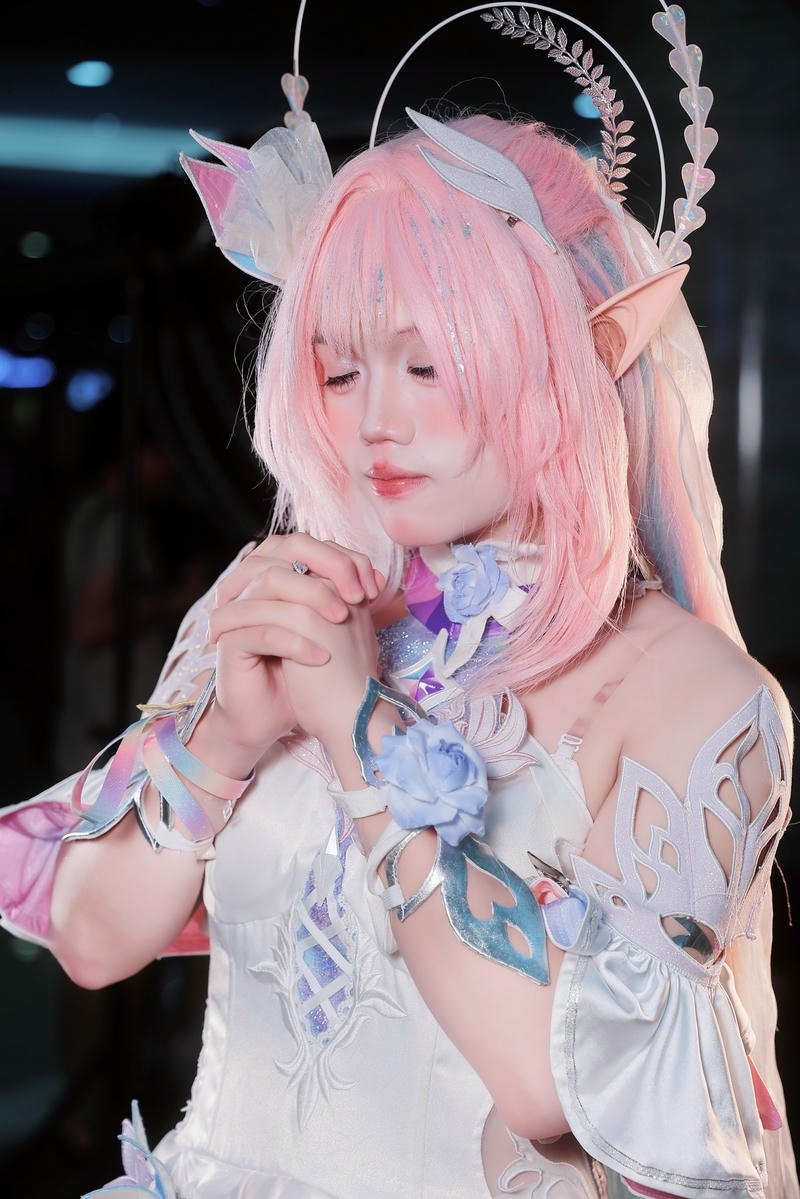 ảnh cosplay nữ anime với ánh sáng đẹp