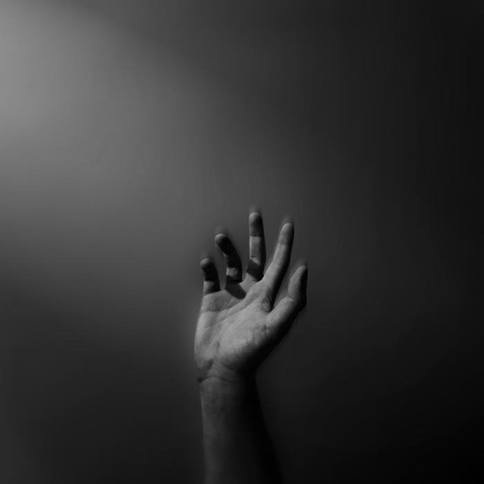 ảnh đại điện đen trắng sắc thái trầm