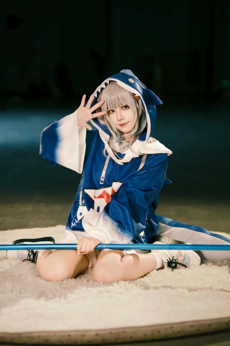 ảnh gawr gura cosplay ngoài đời thực