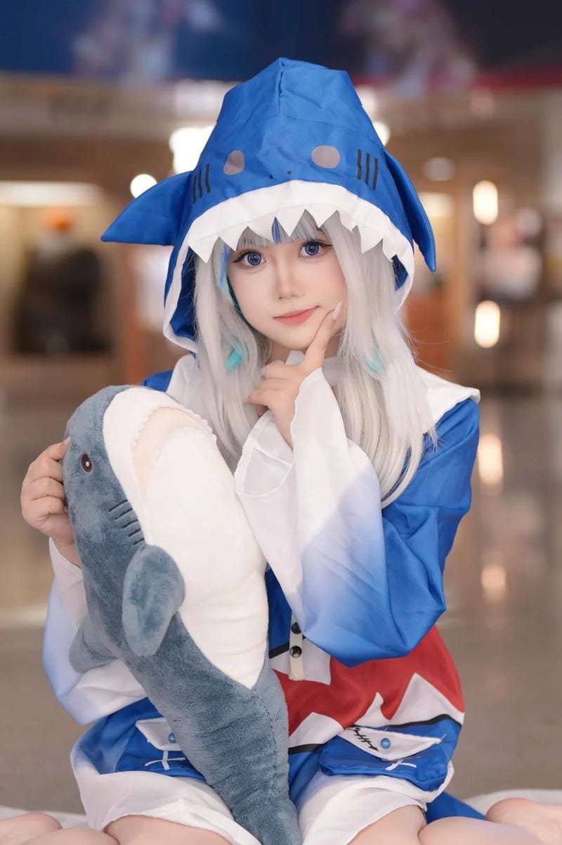 bộ ảnh yaoyaoqwq gawr gura cosplay mang màu xanh chủ đạo