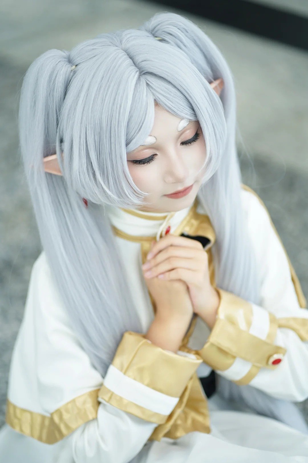 cosplay Frieren ánh sáng studio