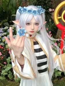 cosplay Frieren kết hợp ánh sáng nghệ thuật