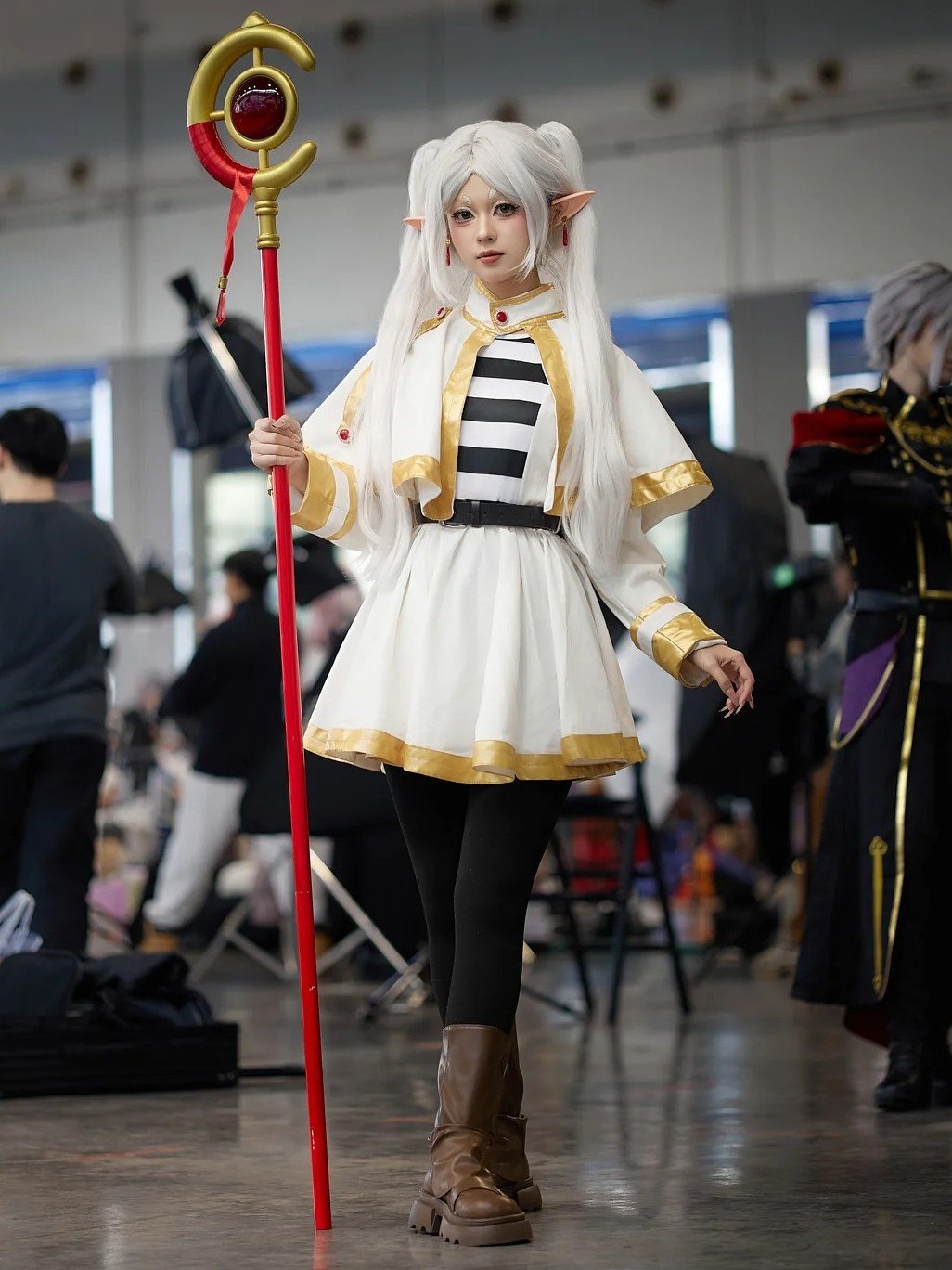 cosplay Frieren phong cách fantasy huyền ảo