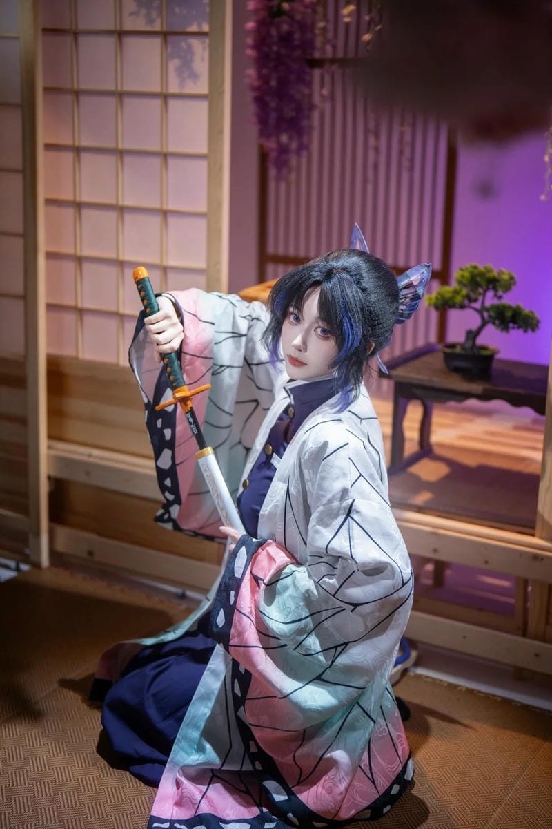 cosplayer shinobu cosplay tươi tắn và thu hút