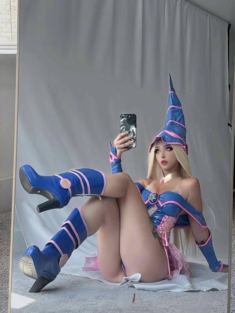 gái xinh cosplay nhân vật anime nữ