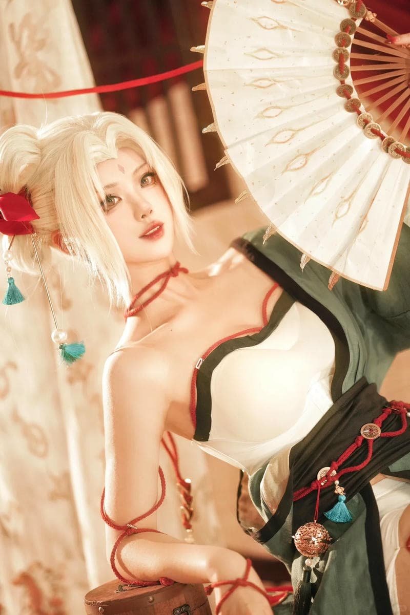 trang phục tsunade đầy chi tiết