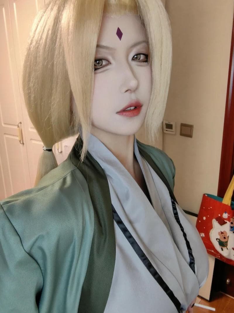tsunade cosplay cực kỳ thu hút