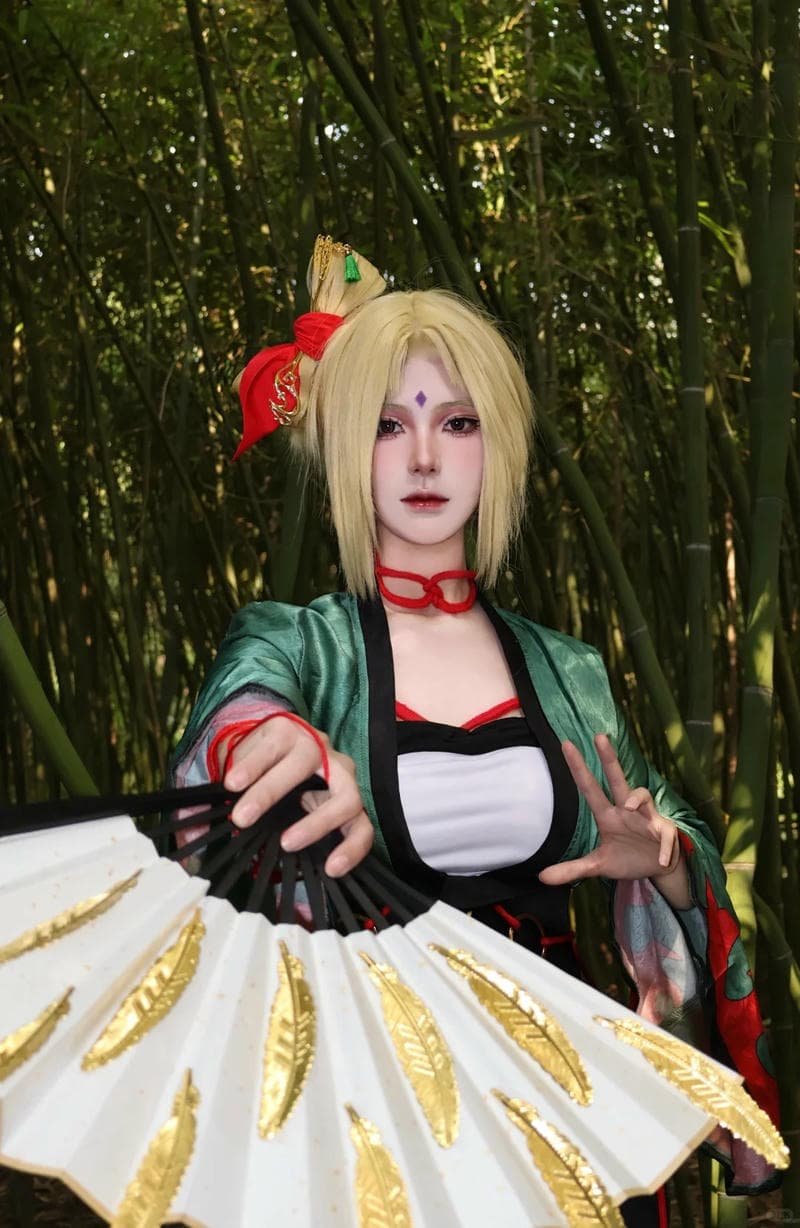tsunade cosplay đẹp tôn dáng