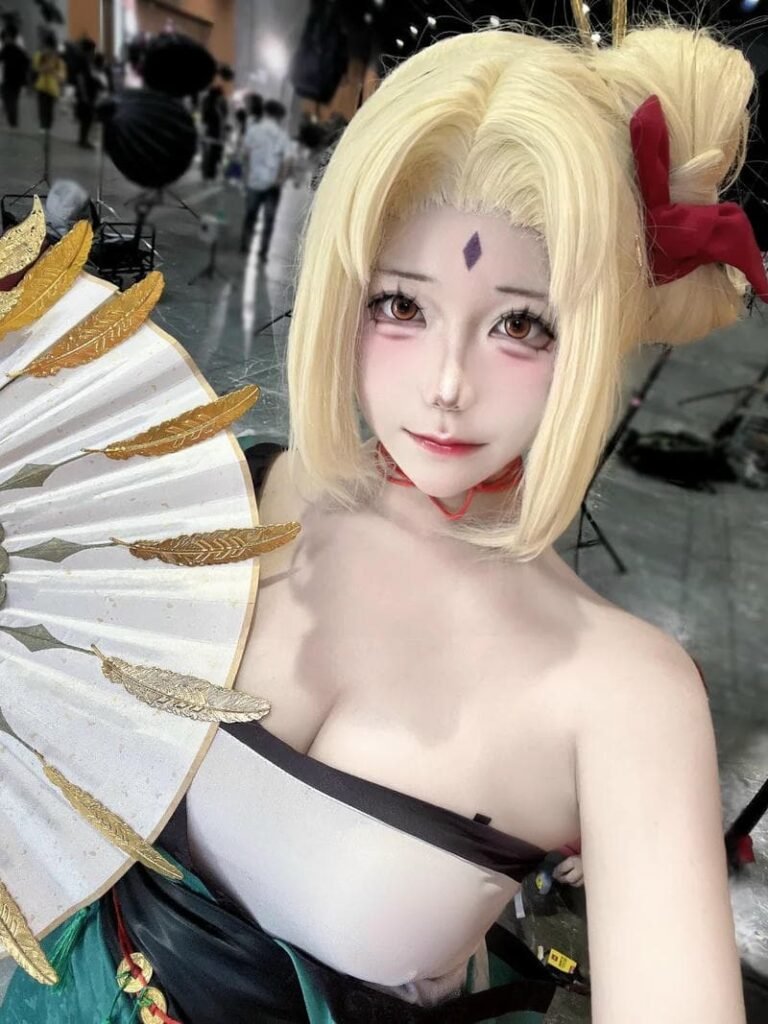 tsunade cosplay phong cách trưởng thành
