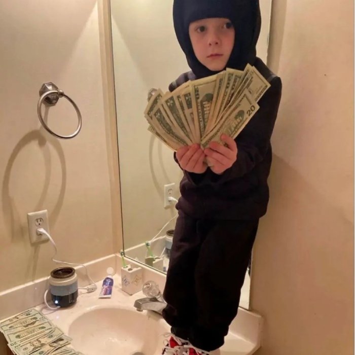 tư duy thực dụng trong meme tiền