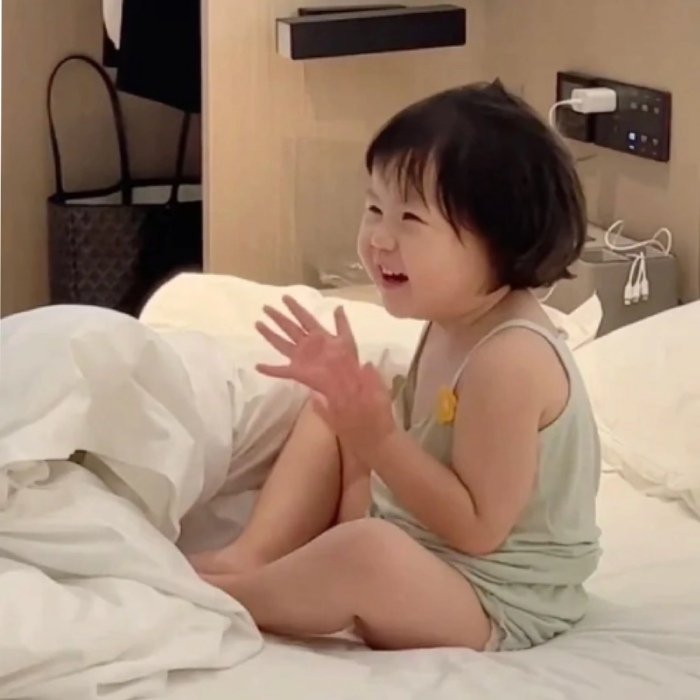 vẻ tán thưởng rõ ràng meme vỗ tay