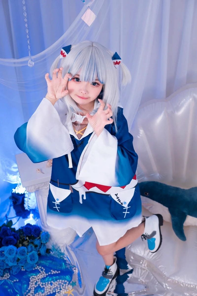 yaoyaoqwq gawr gura cosplay chụp từ trên cao