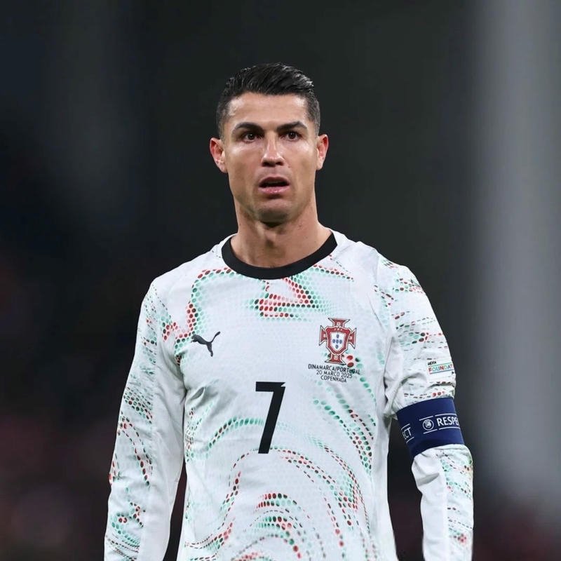 Ảnh chân dung cầu thủ Bồ Đào Nha áo trắng đẹp