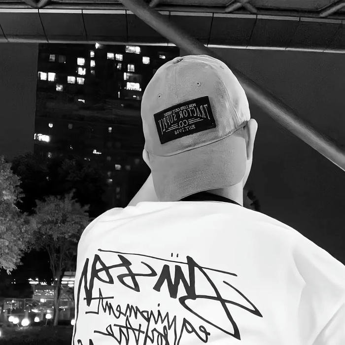 Ảnh đại diện buồn chàng trai đội mũ đen trắng chất