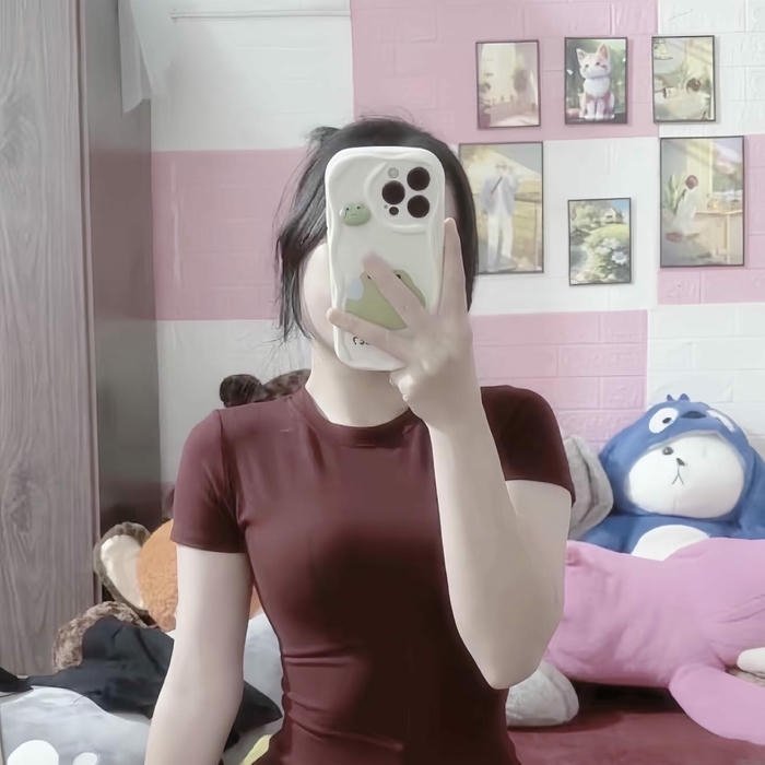 Avatar nữ che mặt mặc áo thun đỏ ôm sát body