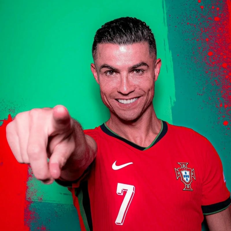 Avatar ronaldo chỉ tay vào ống kính đầy tự tin