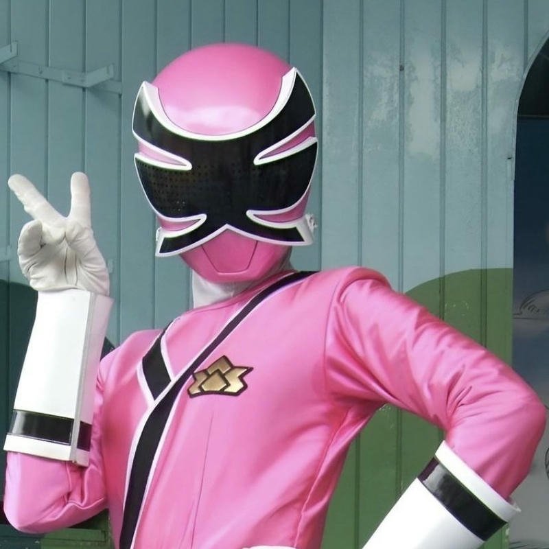 Avatar siêu nhân hồng tạo dáng dễ thương vui vẻ