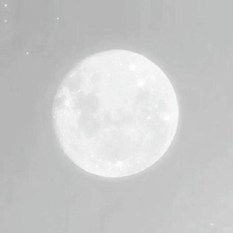 Avatar trắng tinh mặt trăng tròn sáng lung linh giữa trời