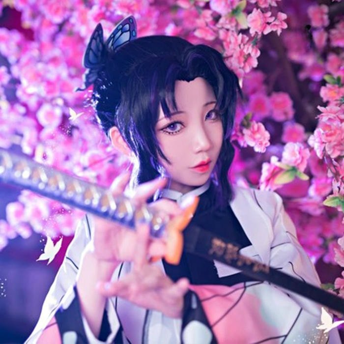 Bí ẩn và xinh đẹp, cosplay Shinobu giữa ánh sáng