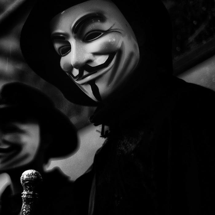 Black avatar người đàn ông đeo mặt nạ cười bí ẩn