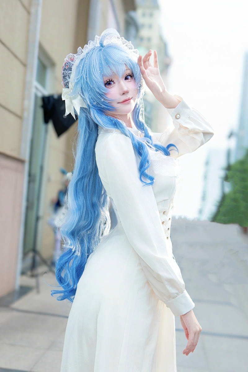 Bức ảnh cosplay Ganyu sắc nét ngoài trời