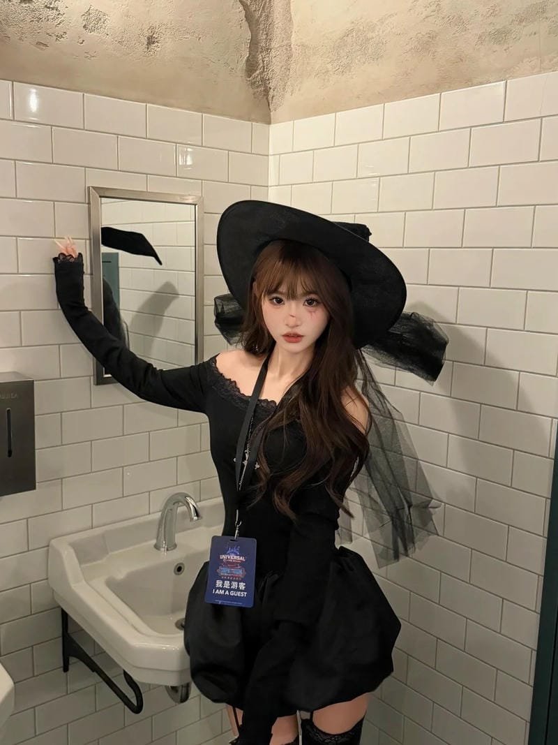 Cô gái ma cosplay ánh mắt ám ảnh giữa đêm