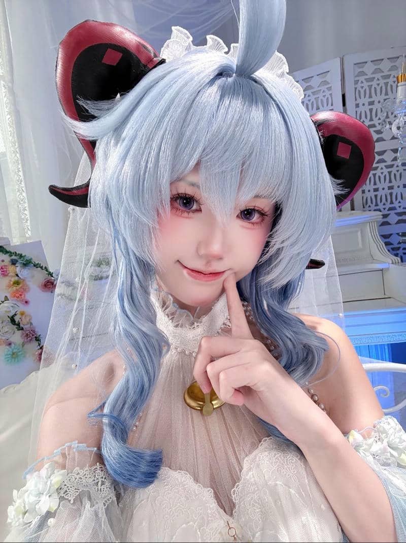 Cosplay Ganyu mềm mại tạo dáng selfie đẹp