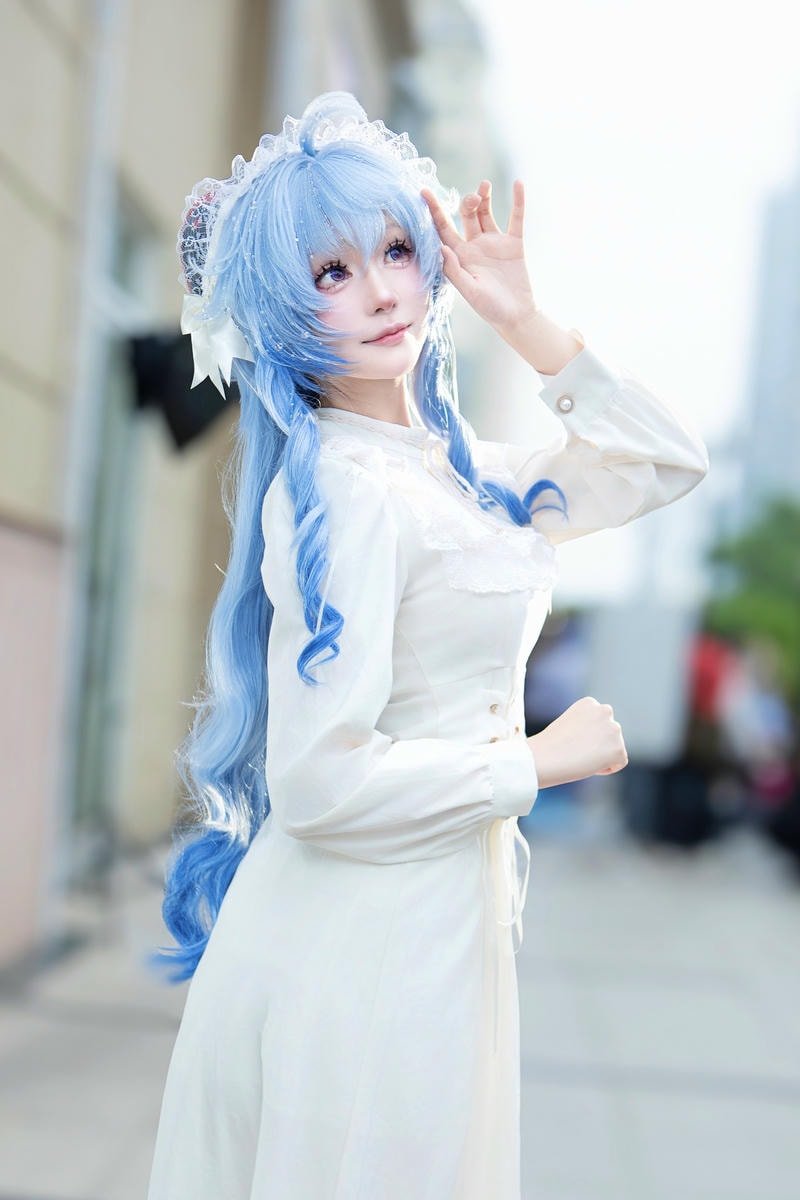 Cosplay Ganyu xinh đẹp trong ánh sáng dịu
