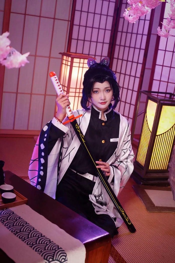 Cosplay Hashira Shinobu với bộ kimono tím rực rỡ