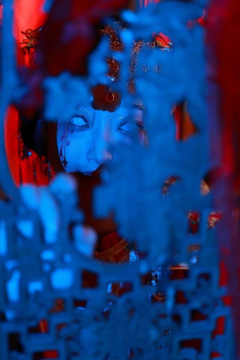 Cosplay hồn ma vô thanh đầy rợn người